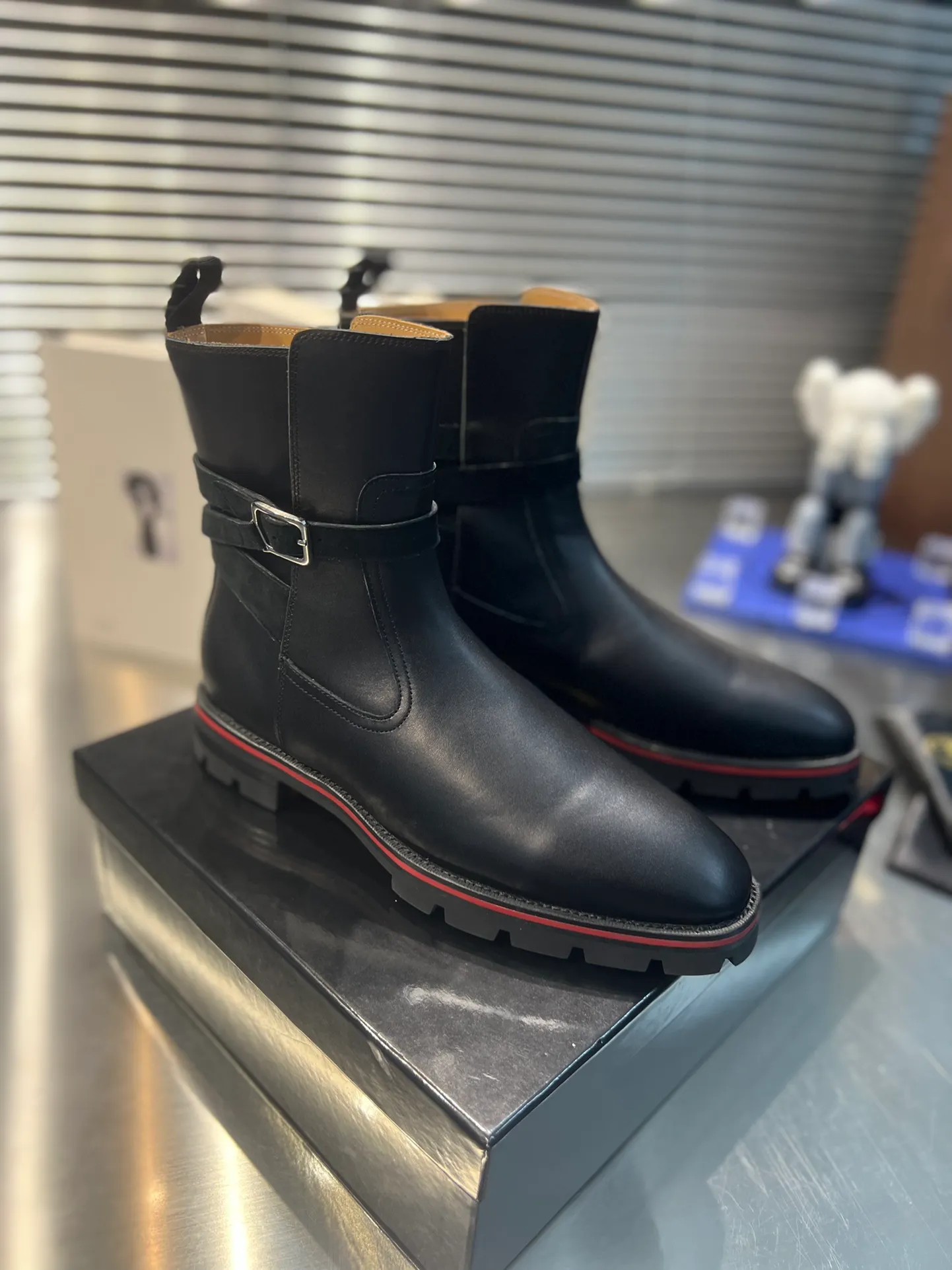 👟👟Ex-factory price 880👟👟 ╔Black cowhide boots with tire soles and front toe nails╗ ·Top version customization·²⁰²²𝐬𝐬 𝑪𝒉𝒓𝒊𝒔𝒕𝒊𝒂𝒏 𝑳𝒐𝒖𝒃𝒐𝒖𝒕𝒊𝒏 ▪️No matter the last shape, fabric, diamonds, nails, lining, outsole, they are as close as possible to ZP... ▪️The original sole is specially provided by the original factory ▪️The lining is imported water-dyed cowhide ▪️Private customization time is about 3-7 days —————— Size: Men's 38M-47M